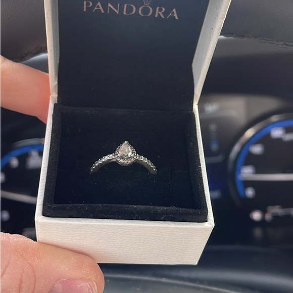 Pandora Ring sz 7.5 - Picture 1 of 4